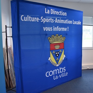 Un mur d'images pour la ville de Combs 